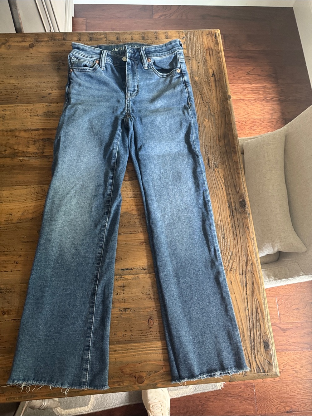 American Eagle Outfitters Flare Jeans in Medium Wash Blue frayed bottom